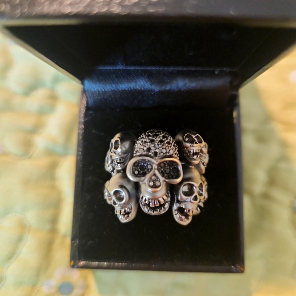 18k white gold, skull ring size 8, and black diamonds.